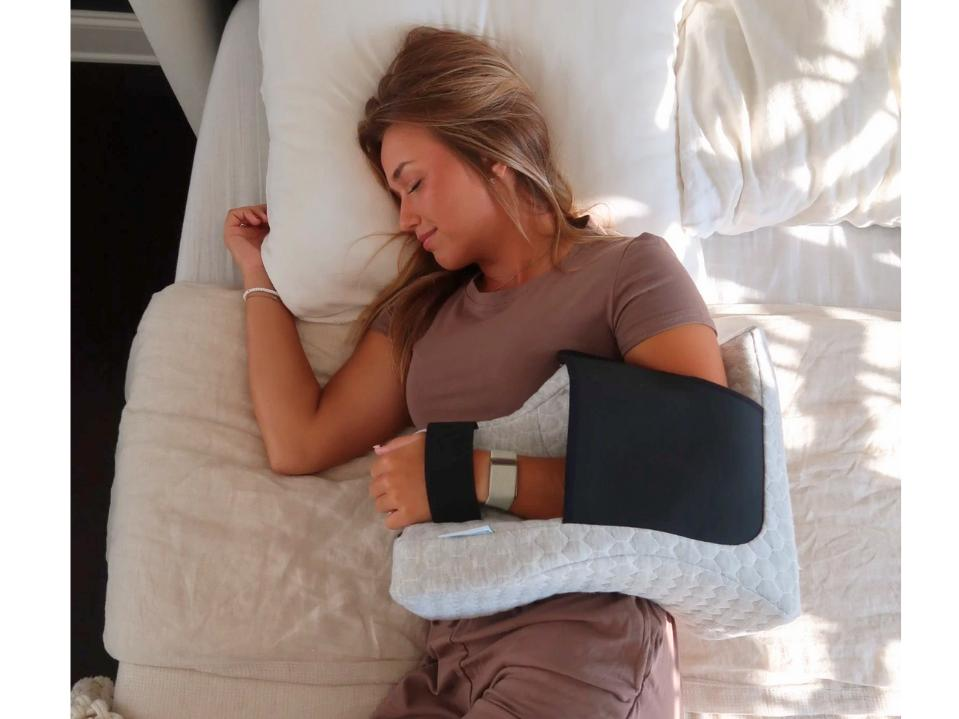 8 Best Ways to Use Pillows for Shoulder Pain