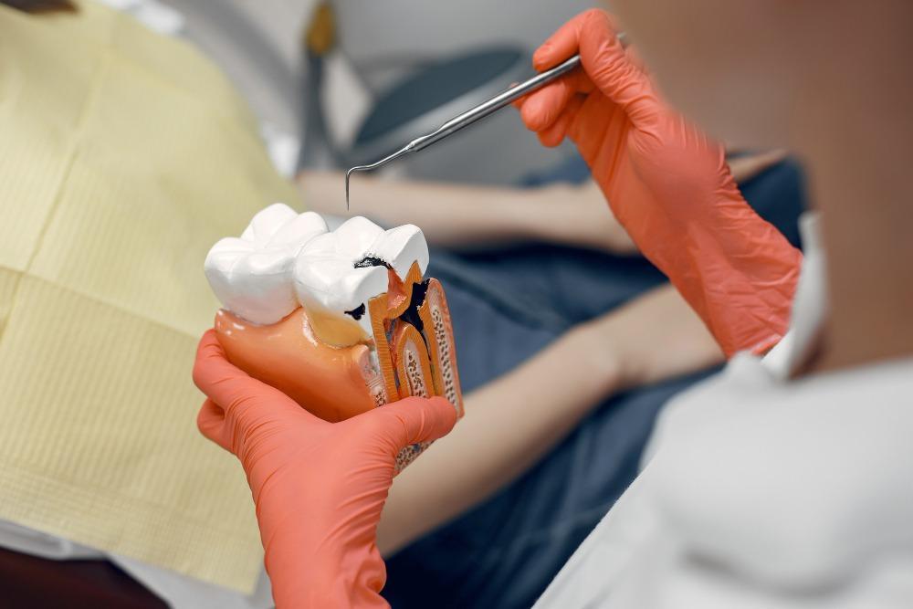 ¿Necesitas reemplazar dientes perdidos? Conoce aquí cuándo considerar los implantes dentales y explora sus ventajas.