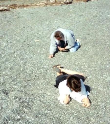 Teenge Elley & Dad looking for agates