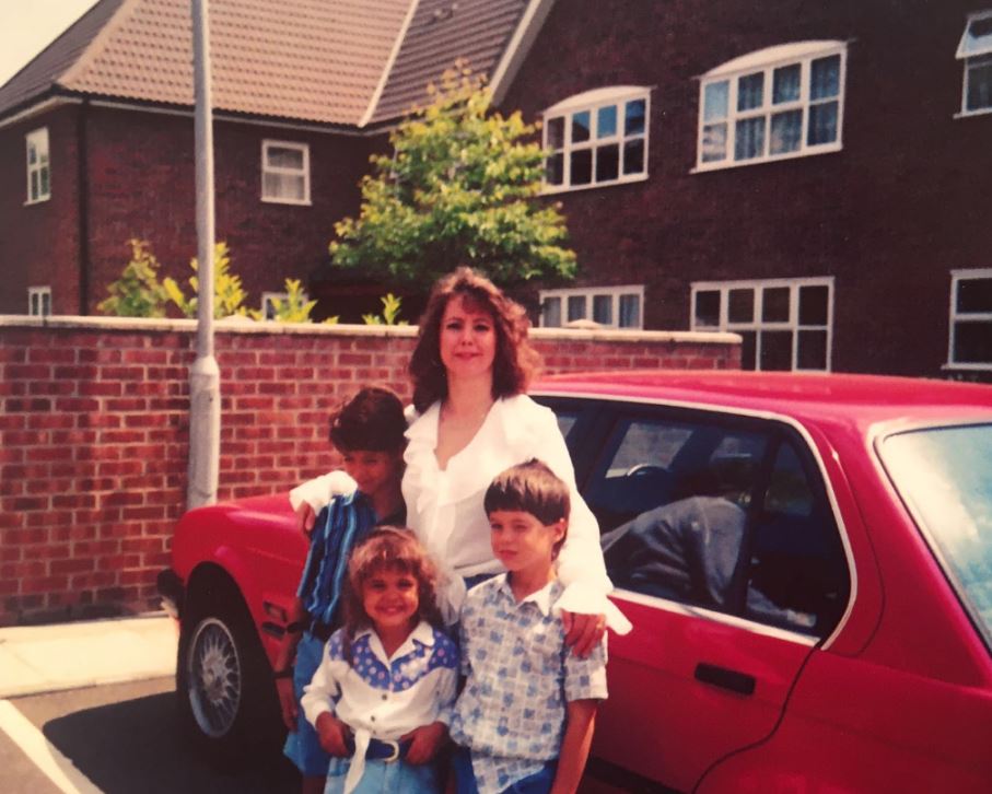 a younger Eileen Tate with her children