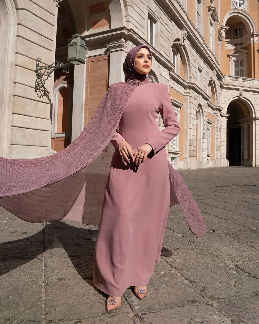 Elegan Simple dengan Dress