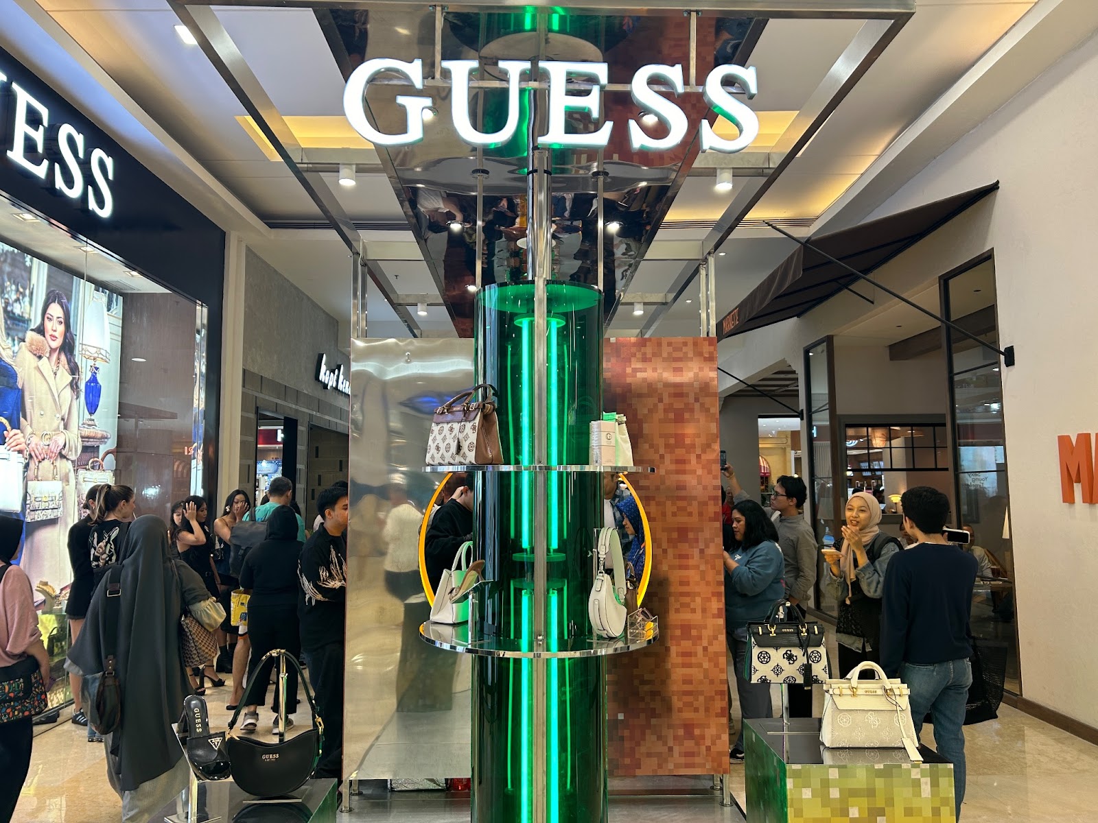 GUESS di Mall Kota Kasablanka