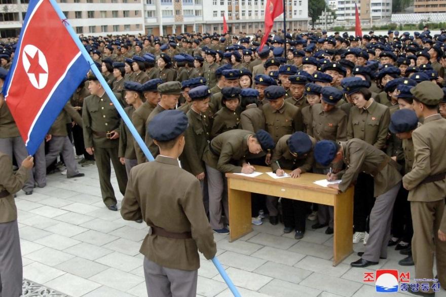 Many Youth and Students in DPRK Volunteer to Join or Rejoin KPA