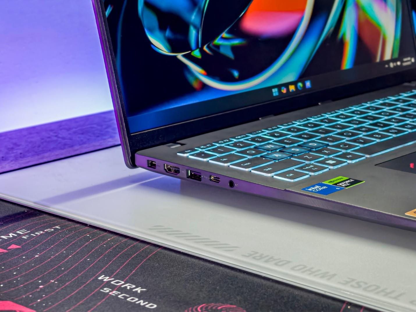 A computer on a table

AI-generated content may be incorrect.