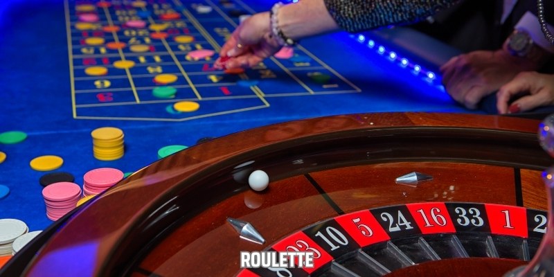 Roulette là vòng quay bánh xe may mắn được nhiều người yêu thích