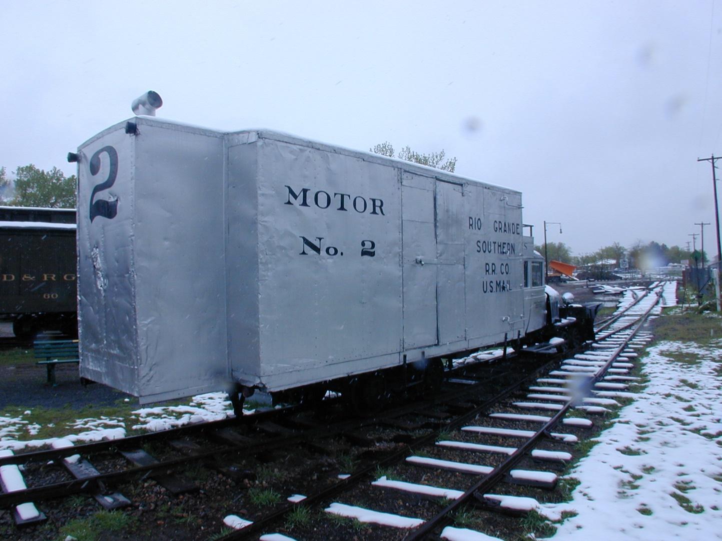 A train on the tracks

Description automatically generated