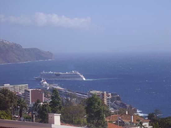 Residencial Vila Camacho: watching the cruise ships arriving from my balcony