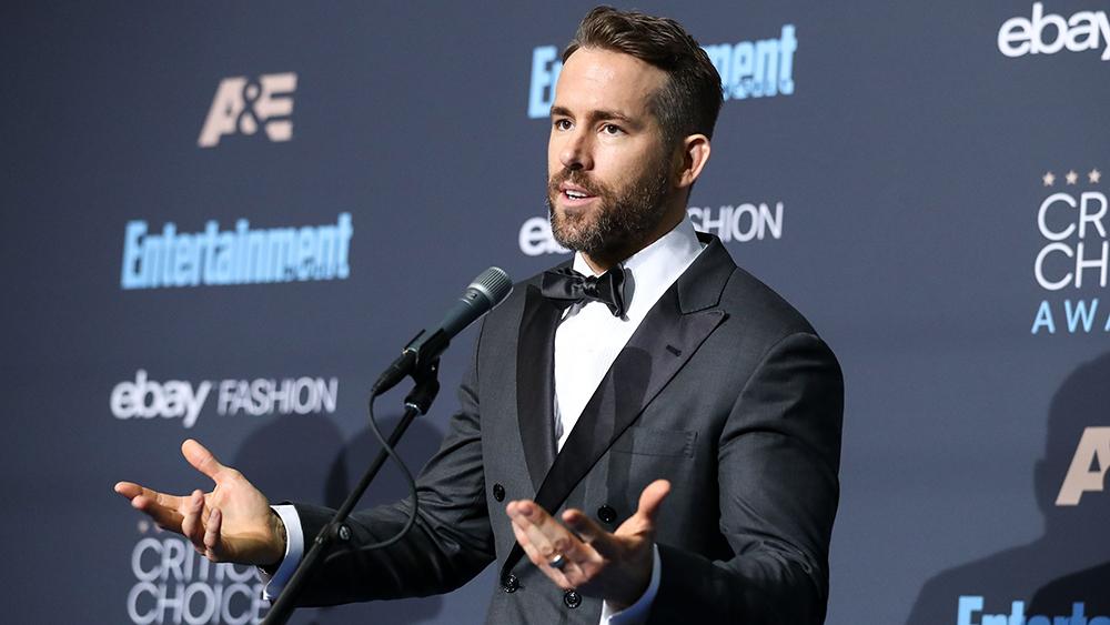 ryan reynolds has defended jamie lee curtis.