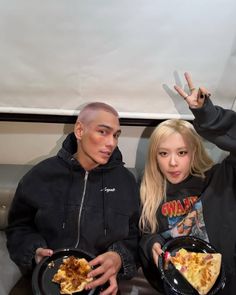 This contains an image of BLACKPINK's Rosé and actor Evan Mock