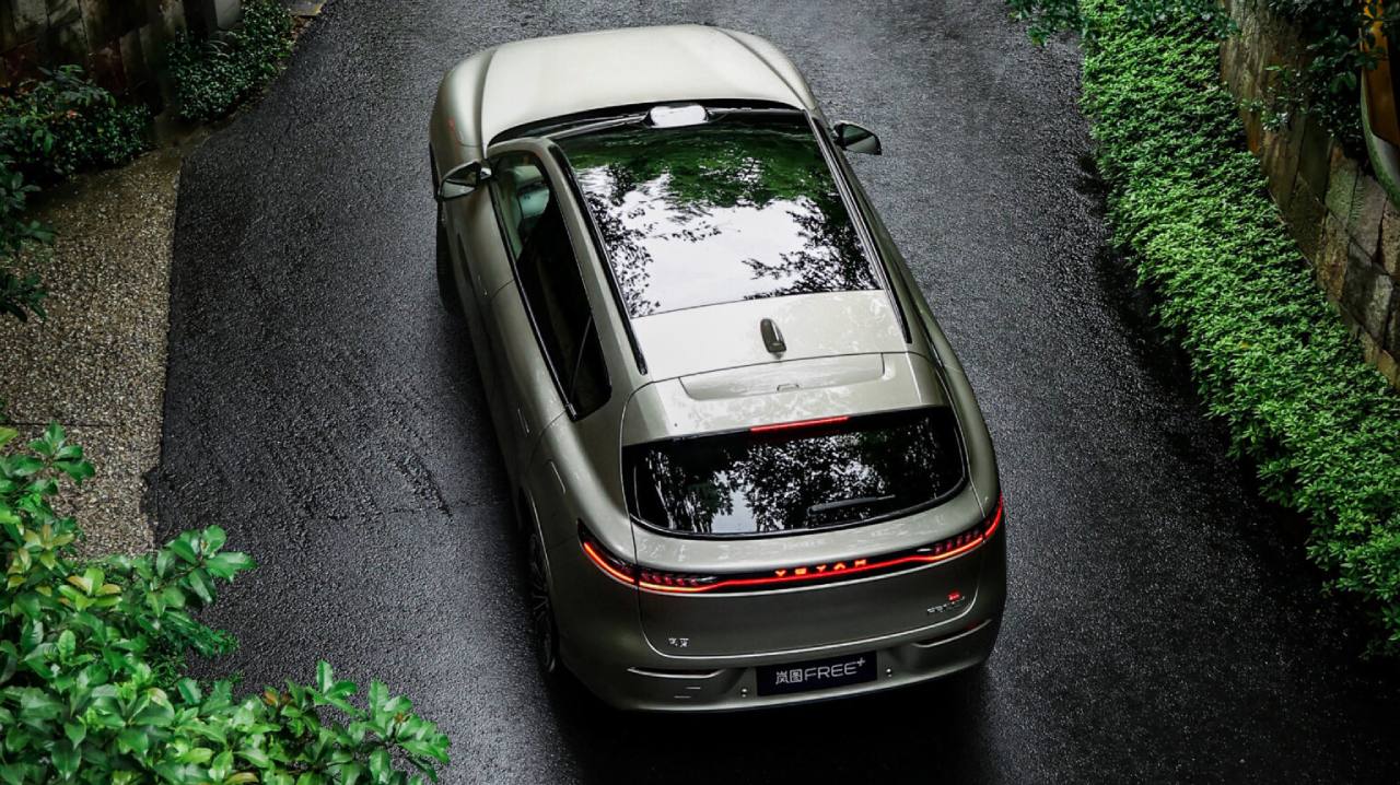 Voyah Free+ combines advanced Huawei tech with electric and hybrid crossover design, offering long range and luxury features tailored for the Chinese market.