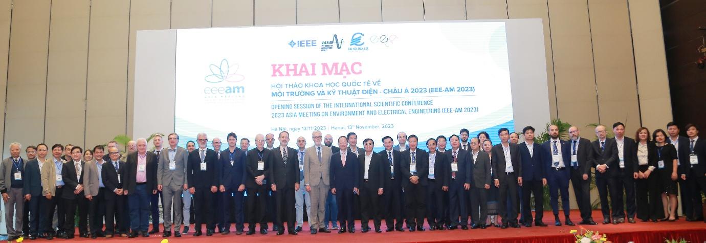 H:\Năm 2023\ẢNH NĂM 2023\anh bo sung lam lich\Các đại biểu chụp ảnh lưu niệm tại Hội thảo EEE-AM-2023.JPG