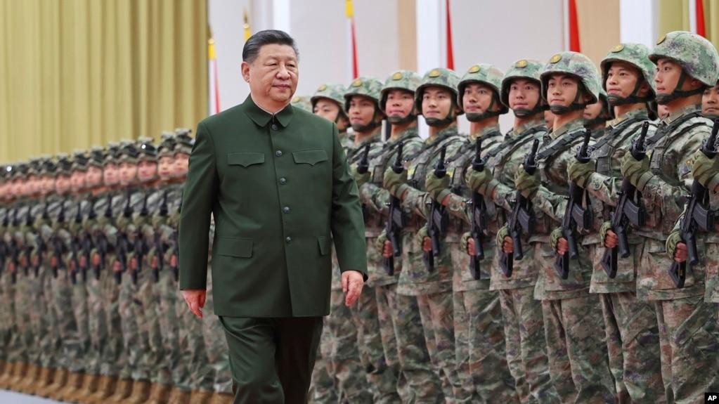 中共中央军委主席习近平检阅驻澳门解放军（资料照：2024年12月20日）