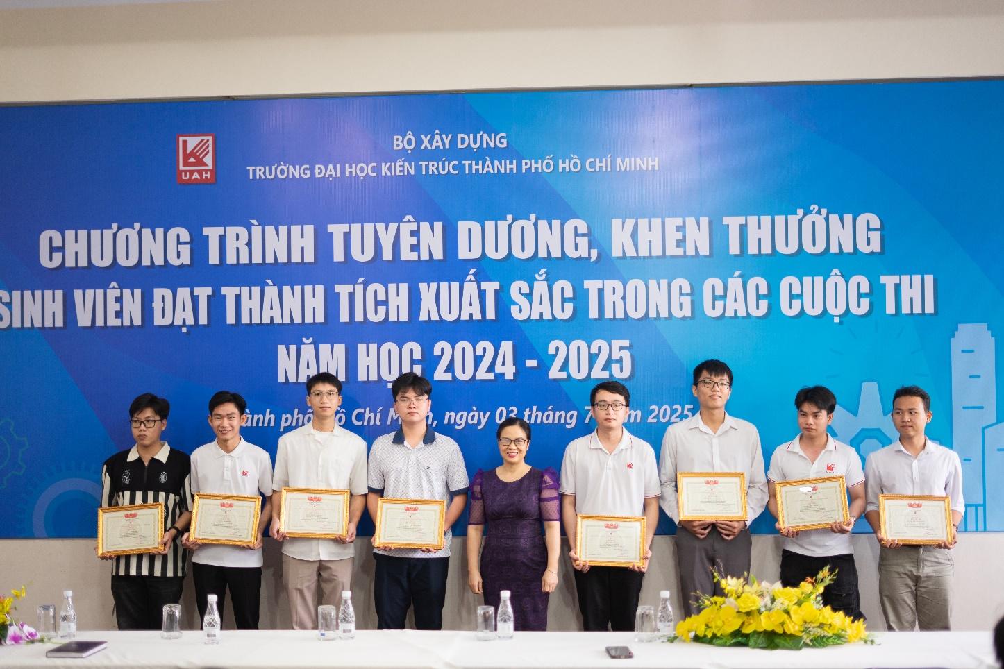 D:\\o E\\HINH LE TUYEN DUONG KHEN THUONG SV 2025\\CHON HINH DĂNG BAI\\_DSC7845.jpg
