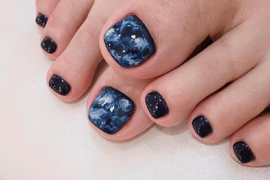 Mẫu nail vân đá, loang màu vừa đơn giản, dễ thương lại không kém phần tinh tế, sang trọng