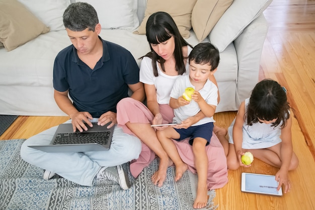 Simple Parenting Tips for Busy Moms and Dads