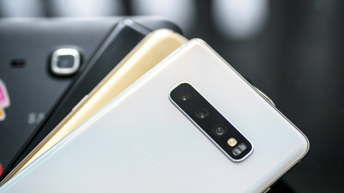 Galaxy S22でeSIMは使えない?対応機種やおすすめのSIMを紹介 Galaxy S22でeSIMは使えない?対応機種やおすすめのSIMを紹介
