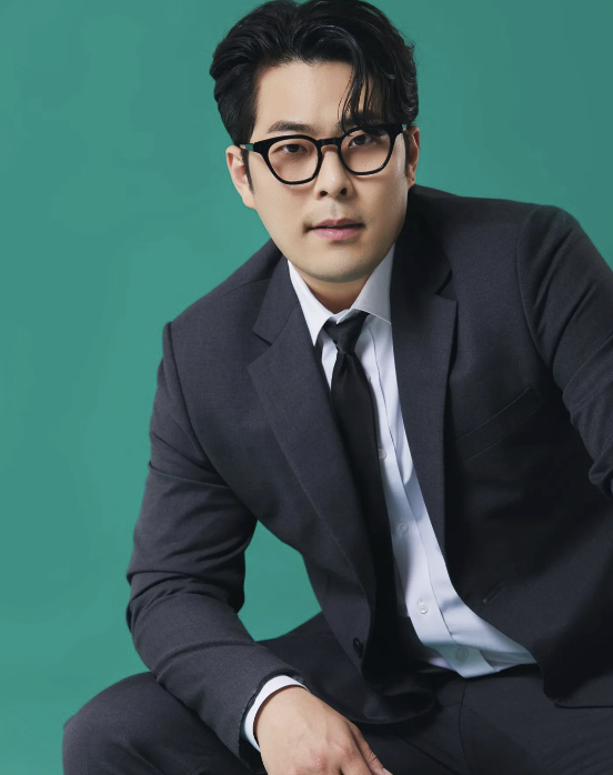 A picture of Kim Hae Jun  putting on a trouser and a suit looking handsome