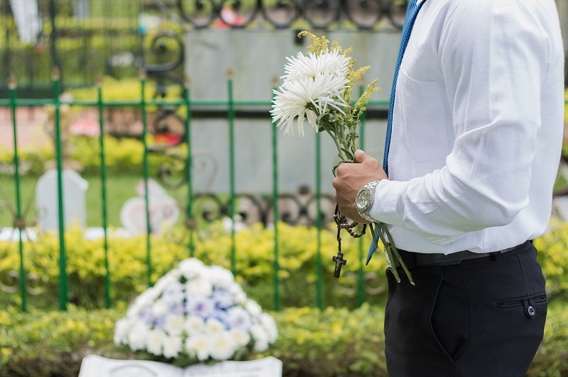 The Advantages of Hiring a Funeral Home