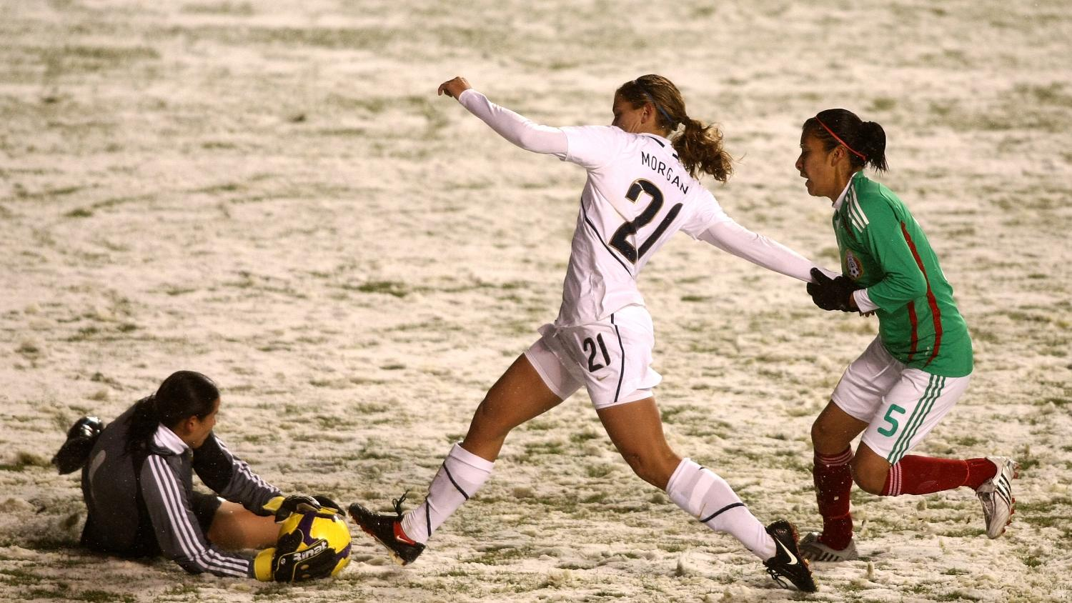 Alex Morgna makes her debut for the USWNT