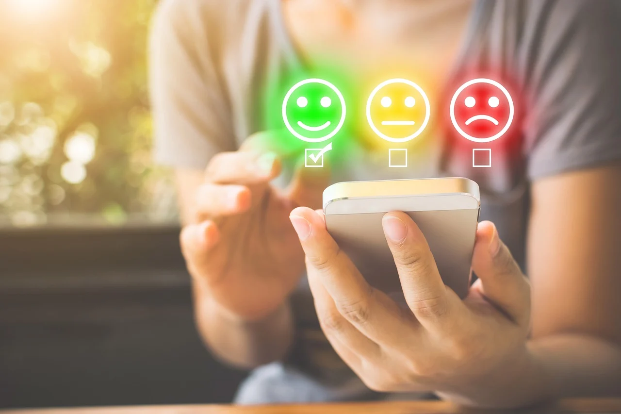 How to Talk to Customers and 7 Friendly Phrases That Keep Them Coming Back
