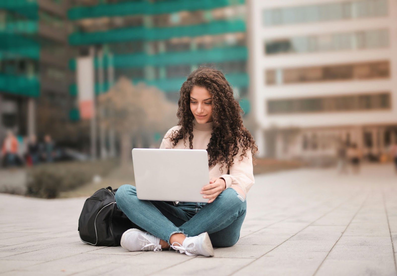 A female college student using her laptop