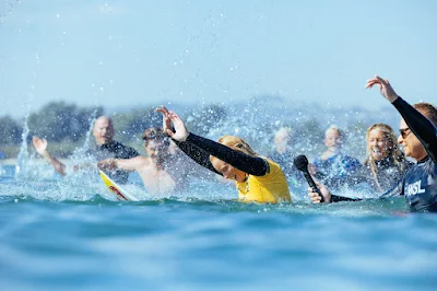 Caitlin Simmers é campeã mundial em sua segunda participação no circuito (Foto: WSL)