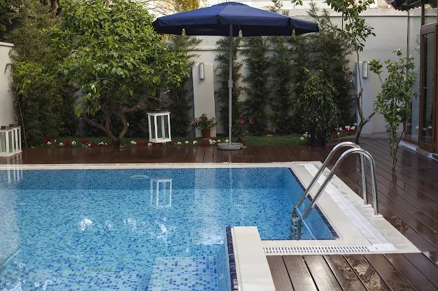 luxury outdoor swimming pool
