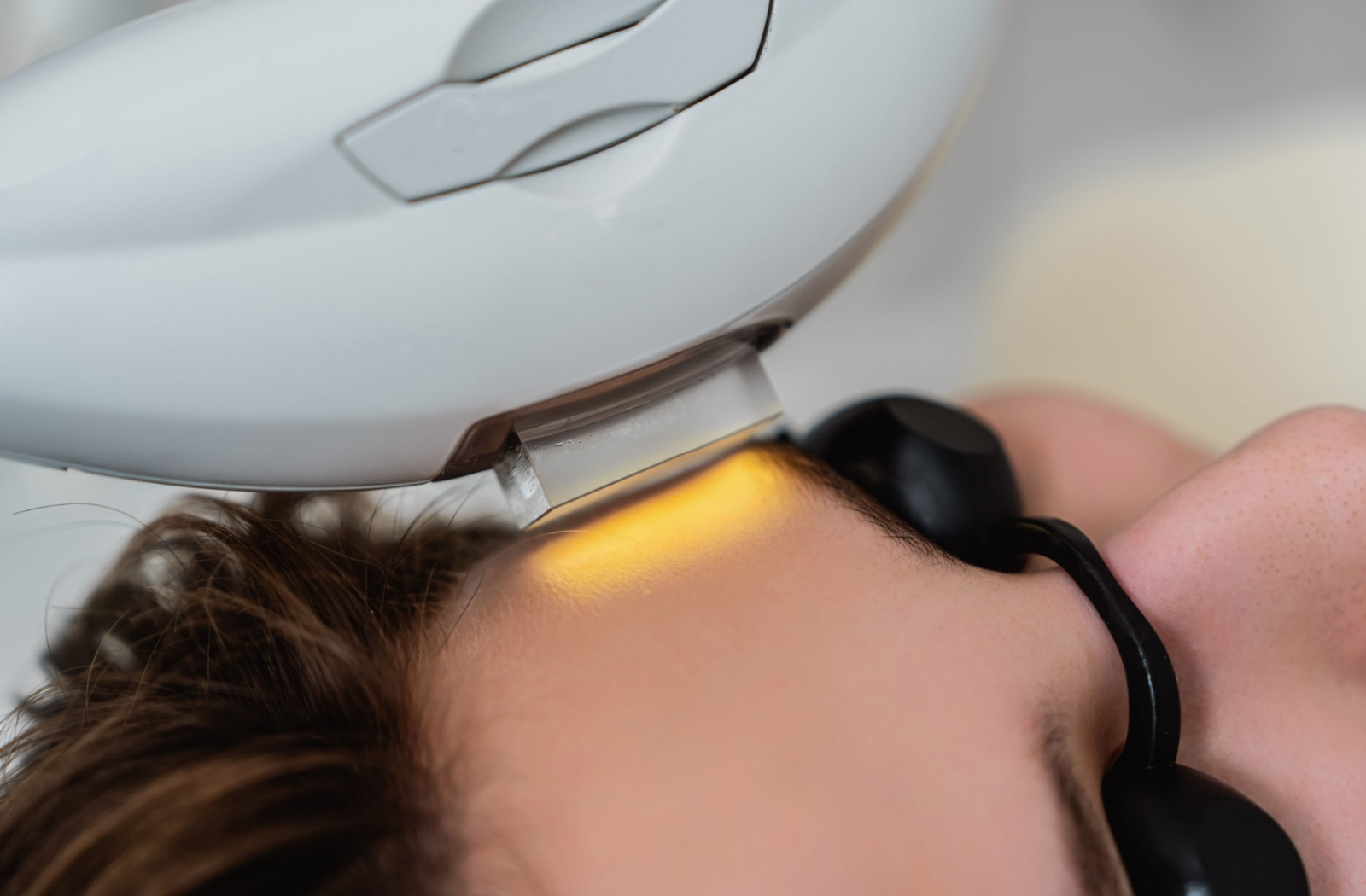 Close-up of light pulses during an IPL treatment targeting fine lines and wrinkles on the skin.