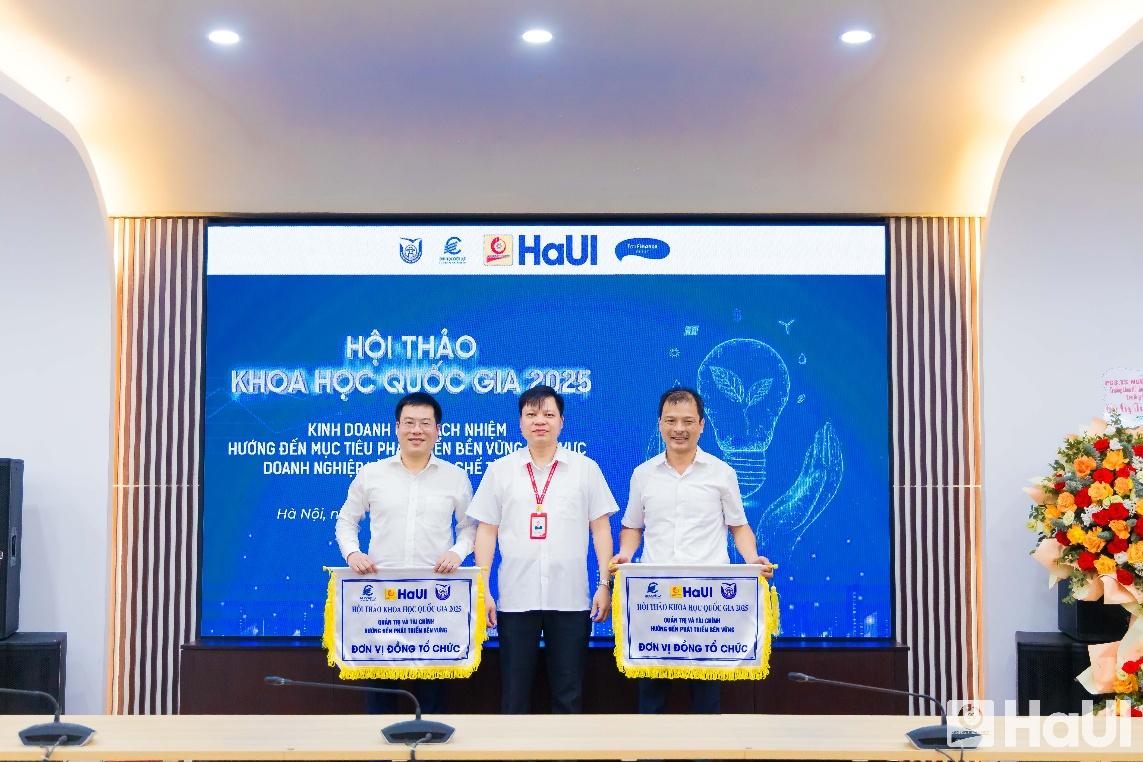 A group of men standing on a stage holding signs

AI-generated content may be incorrect.