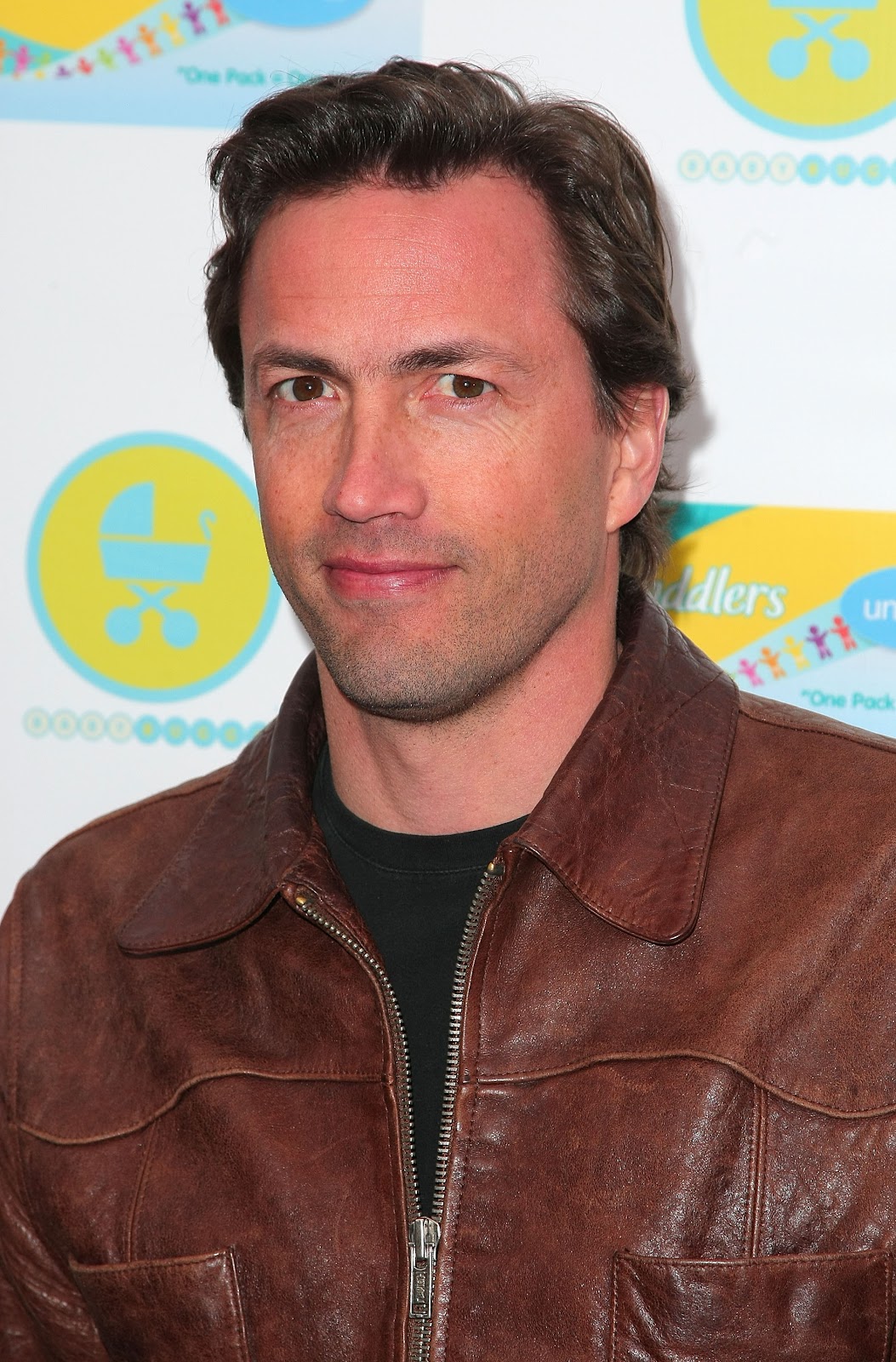 Andrew Shue promotes "Today's Moms - Essentials for Surviving Baby's First Year" on April 7, 2009 | Source: Getty Images