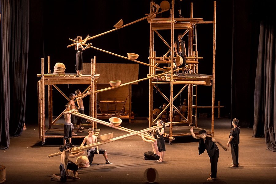 A show uses unique bamboo circus art 