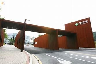 A long shot of a building

AI-generated content may be incorrect.