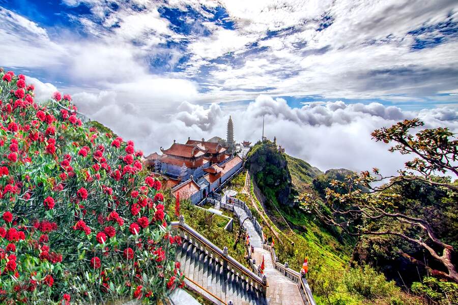 Known by the romantic name foggy town, Sapa with fairyland-like beauty is always a dream destination for couples. Source: SmileTravel 