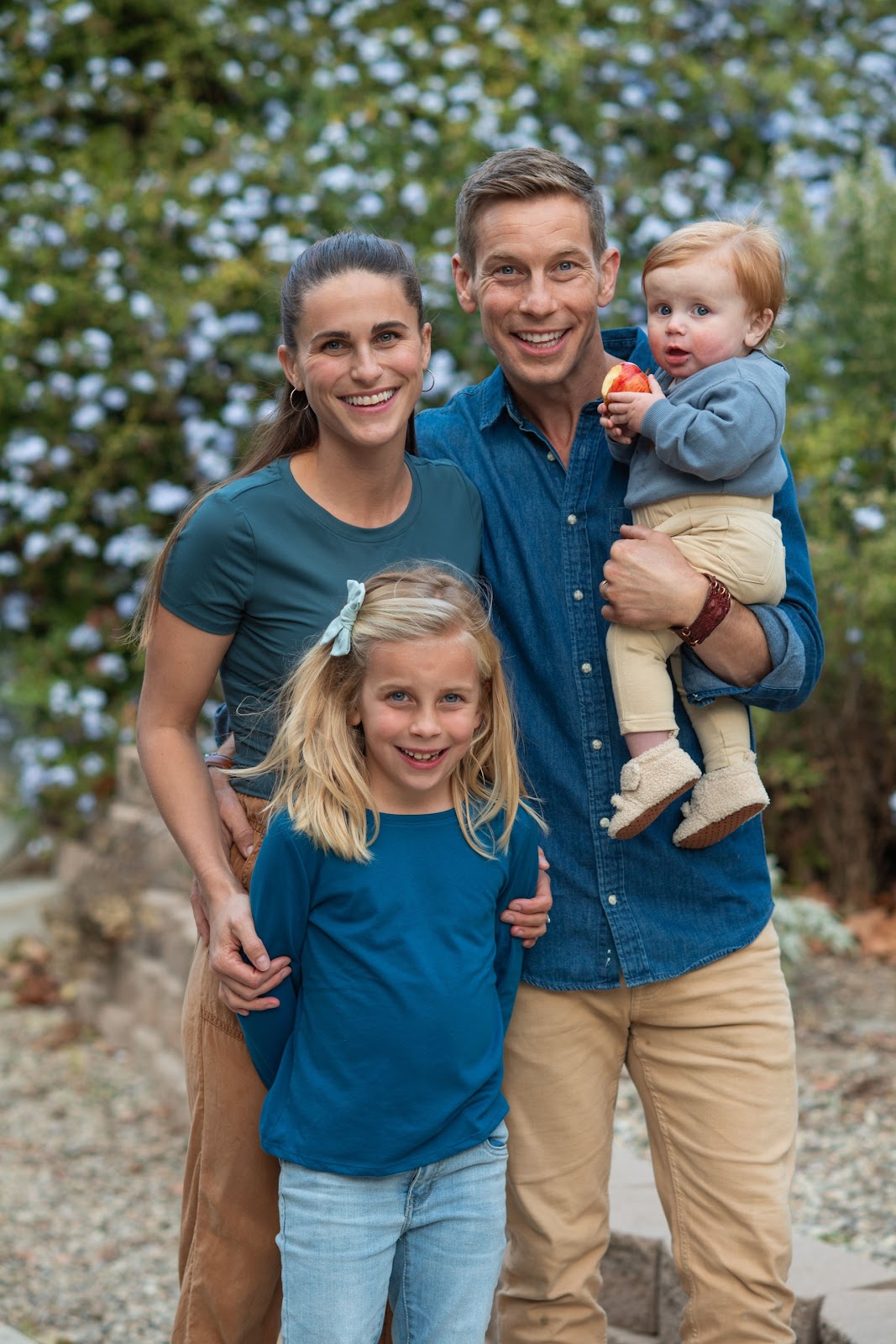 LifeUP Health Coaching LLC - Helping parents get healthy through diet, exercise and sleep. Smiling family