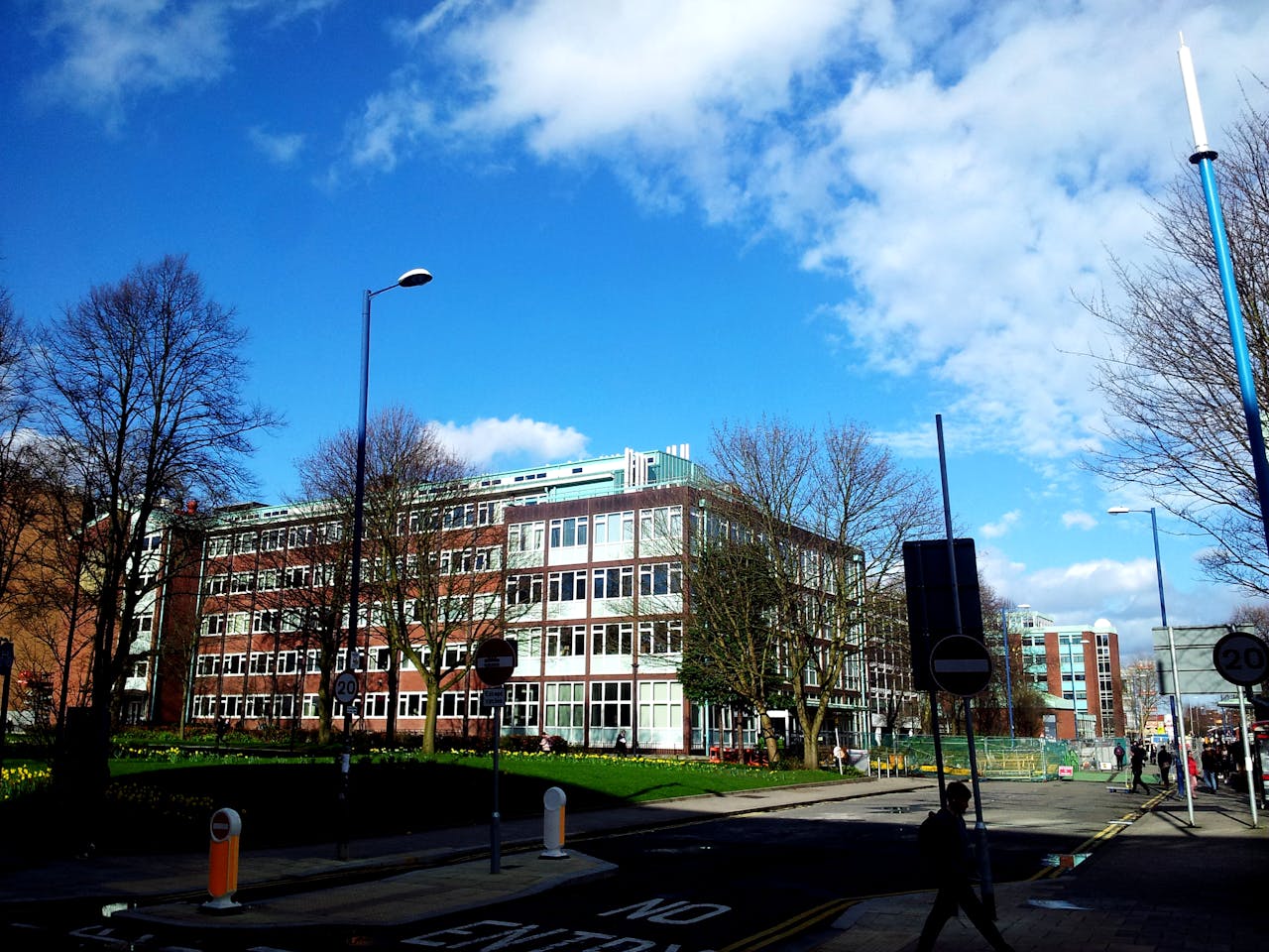 Image of a building as a sample of Business School