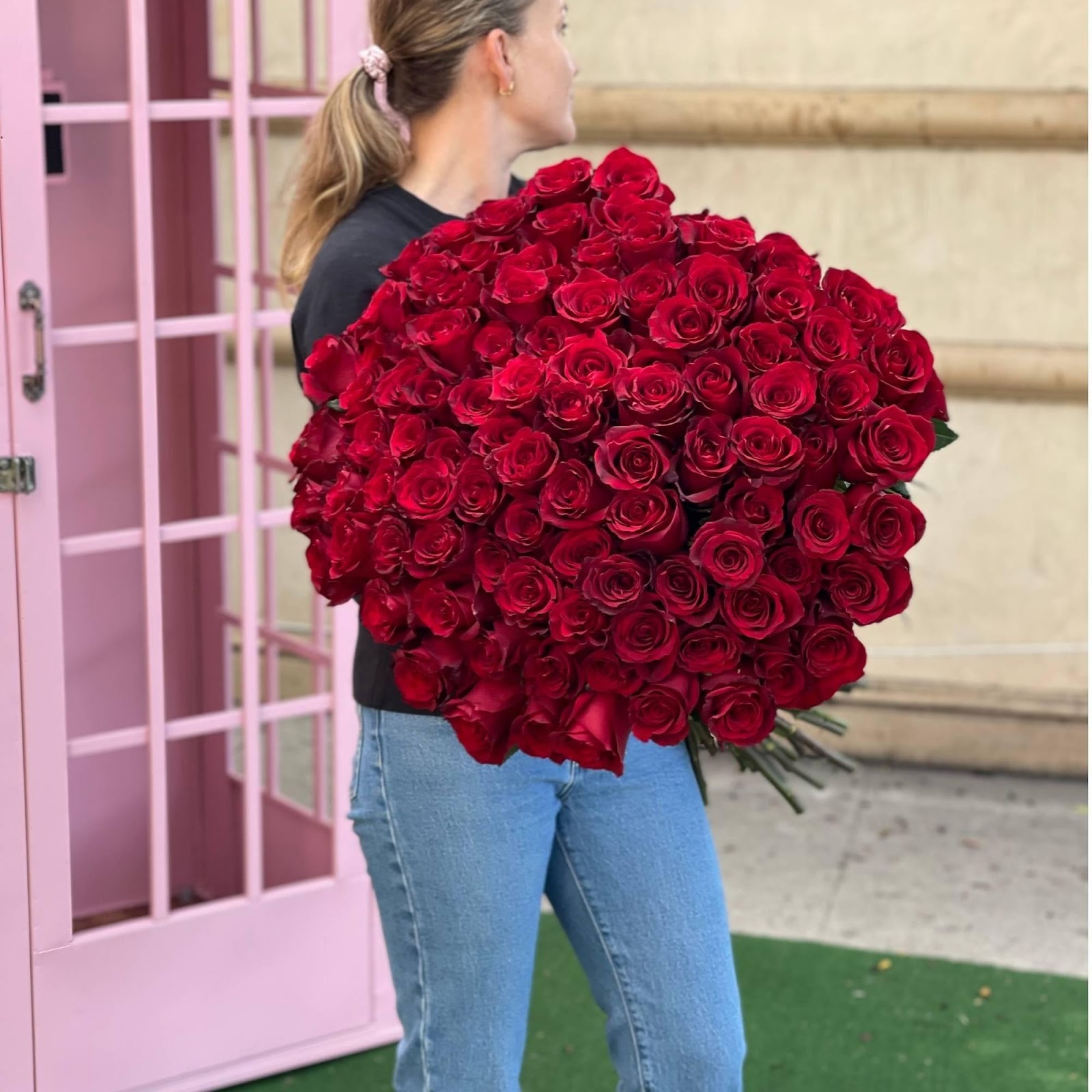 Whether it is for a special occasion or simply to surprise your loved one, 100 red roses never fail to convey a message of love and affection