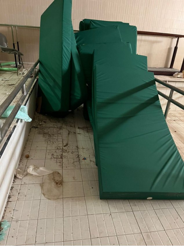 Imagen que contiene interior, verde, edificio, puesto

El contenido generado por IA puede ser incorrecto.