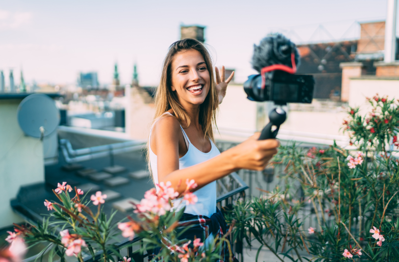 influencer-streaming-on-rooftop