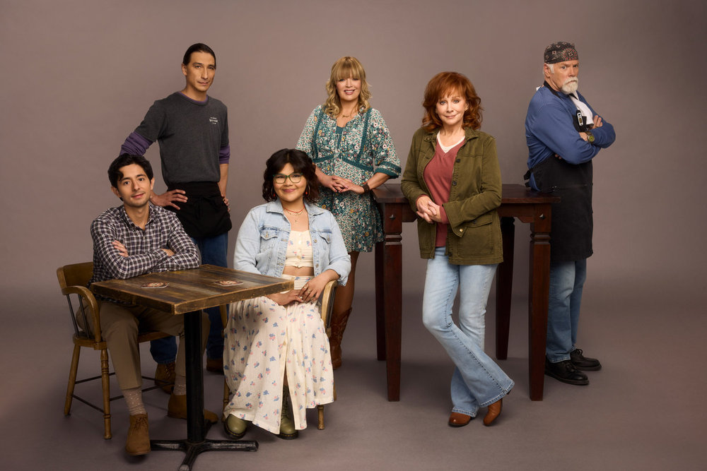 HAPPY’S PLACE -- Season: Pilot -- Pictured: (l-r) Pablo Castelblanco as Steve, Tokala Black Elk as Takoda, Belissa Escobedo as Isabella, Melissa Peterman as Gabby, Reba McEntire as Bobbie, Rex Linn as Emmett -- (Photo by: Trae Patton/NBC)