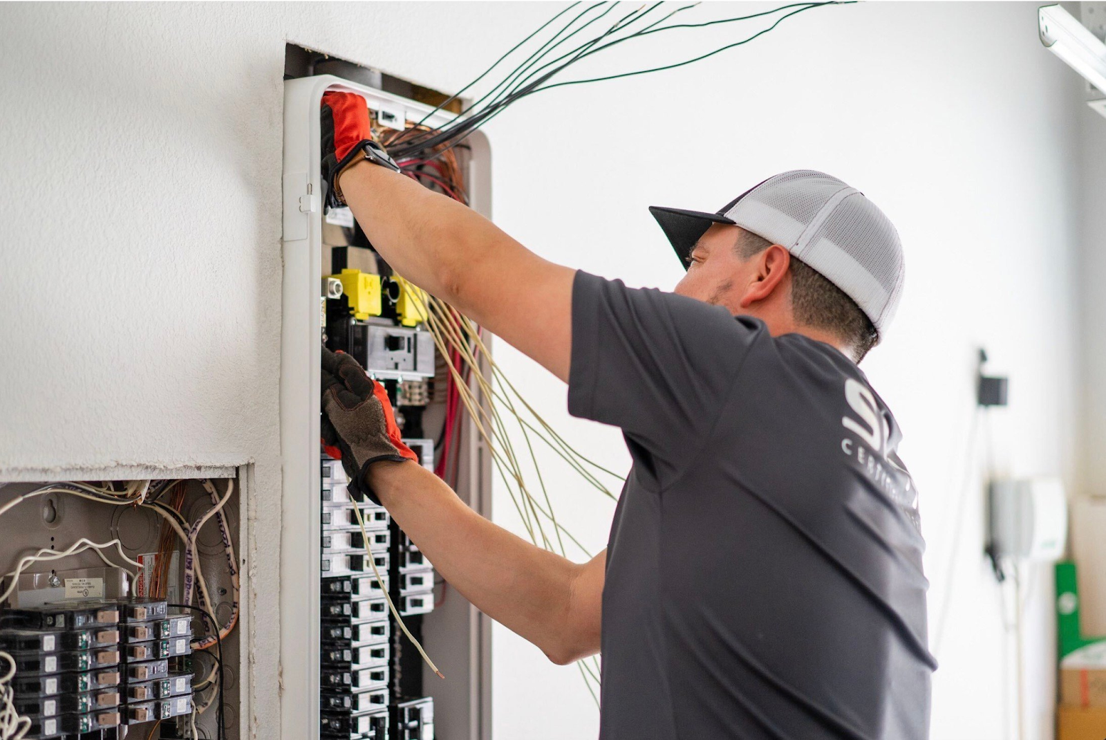 Optimizing Power Supply: A Comprehensive Guide to Electric Panel Installation for Commercial Properties