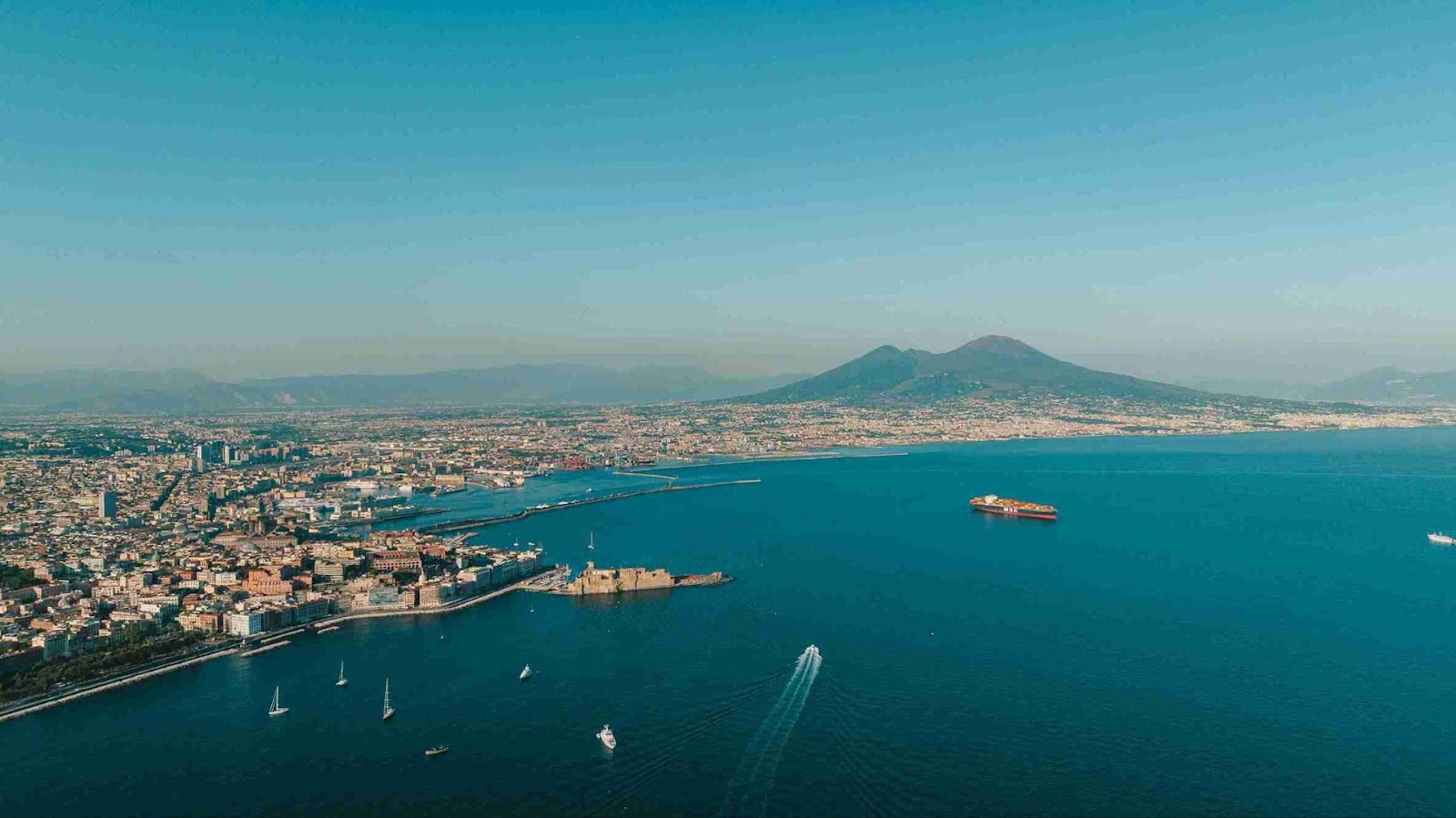 Haven van Napels met vrachtvervoer – pakket versturen naar Italië via ParcelParcel