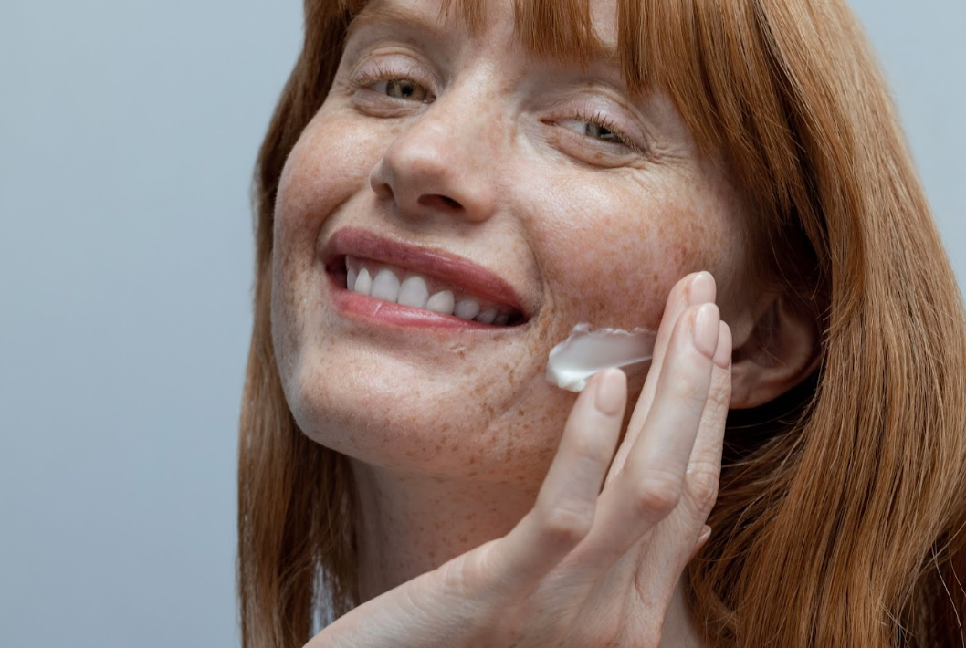 skincare-deu-dan-giup-kiem-soat-mun-giam-tham-mo-nam-va-lam-cham-qua-trinh-lao-hoa