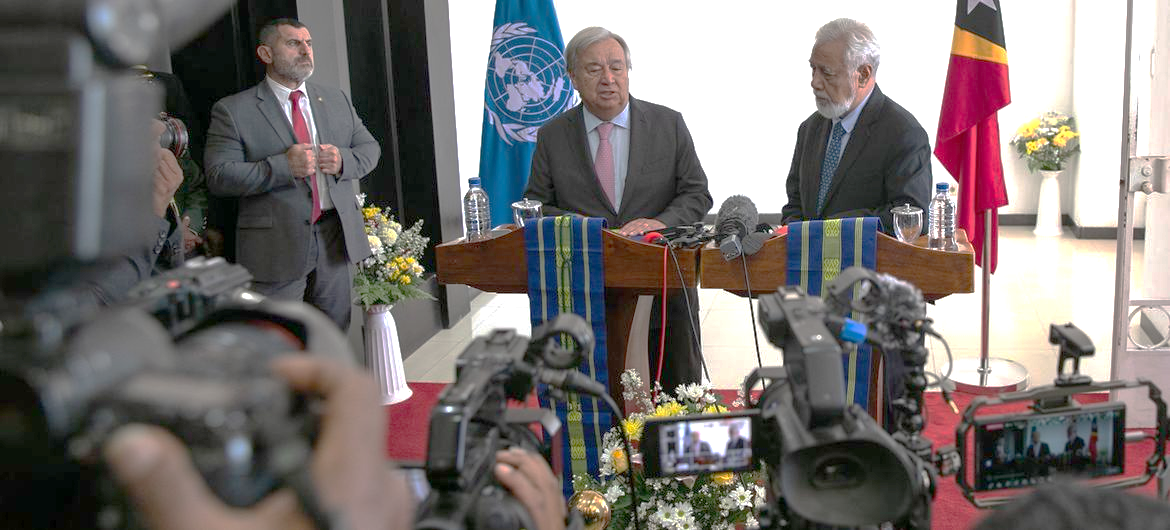 UN Secretary-General António Guterres (left) and  Xanana Gusmao, Prime Minister of Timor-Leste, answer questions from the media in Dili.