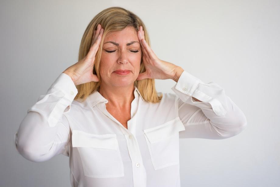 A person with her hands on her head

Description automatically generated