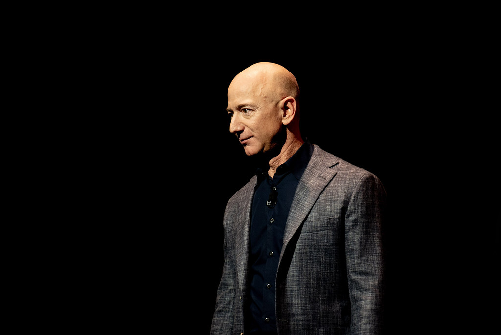 how much jeff bezos make a second