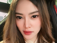 Pesona Gadis Cantik yang Menawan