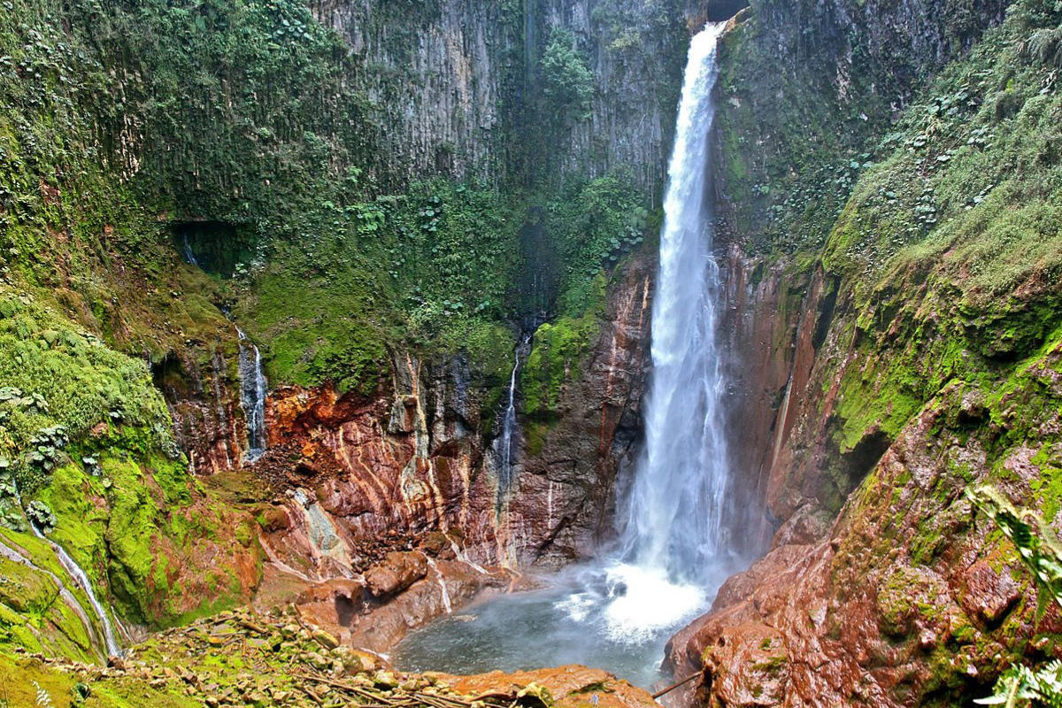 Del Toro Waterfall- magnificent Costa Rica waterfalls 