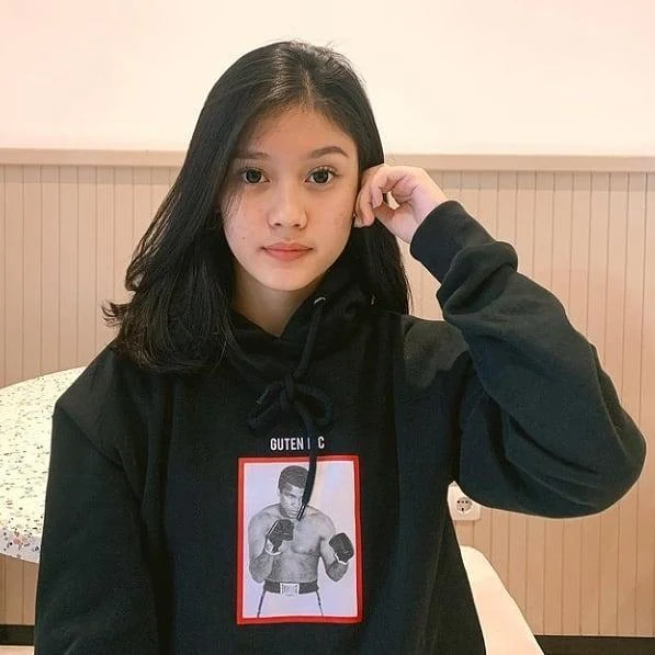 Wanita Cantik yang Membuatmu Hanyut dalam Fantasi, wanita cantik, hanyut dalam fantasi, cewek seksi
