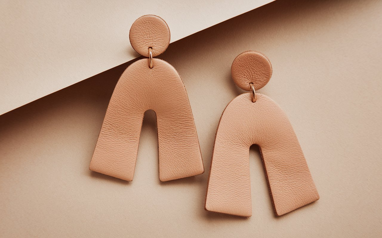 Nichel and Suede Soft Sand Sloanes Leather Earrings