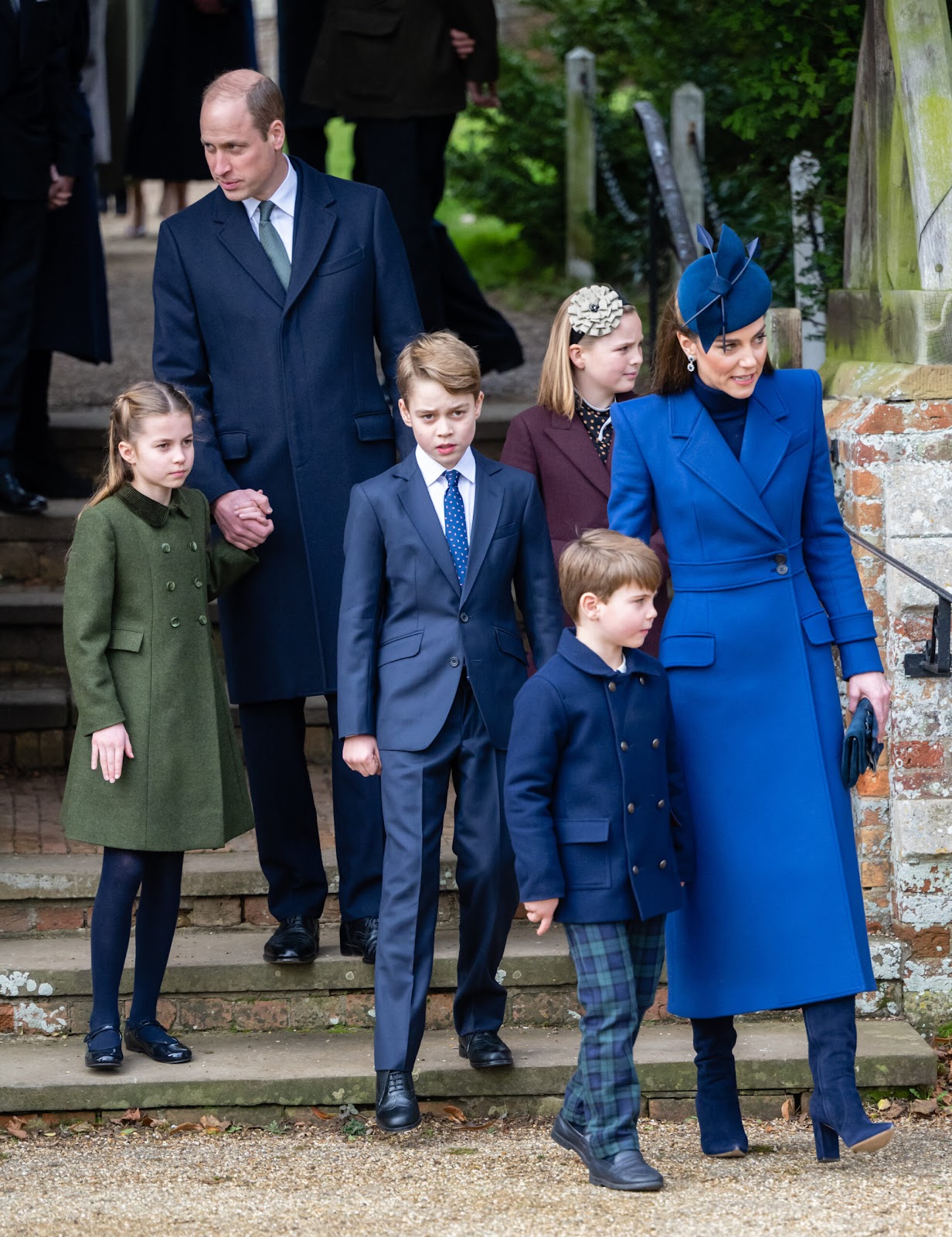 Le prince George, le prince William, la princesse Charlotte, le prince Louis et Kate Middleton à l'église de Sandringham.